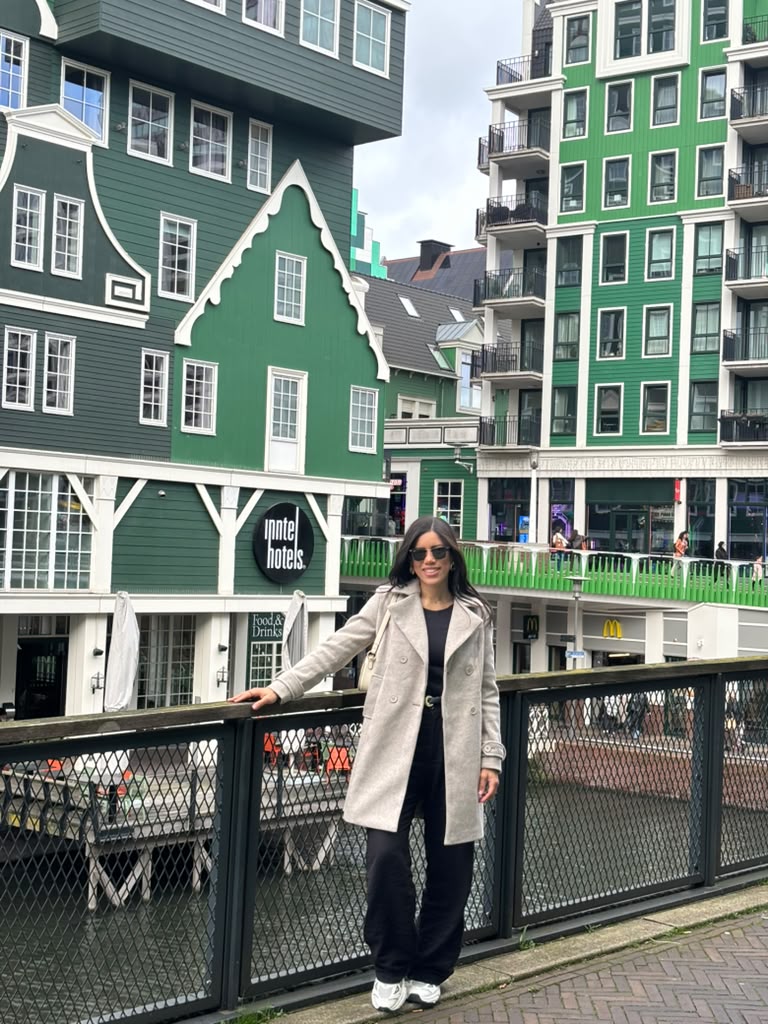Iza em Zaandam, perto de Amsterdã