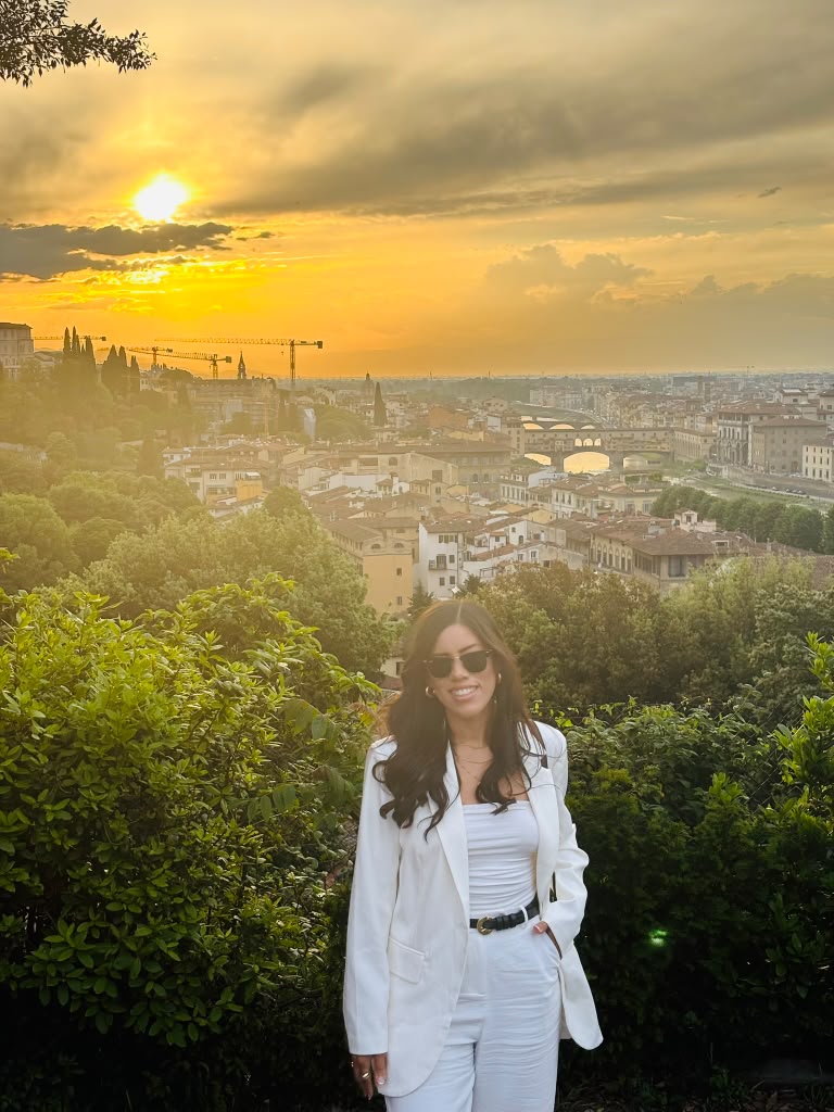 Iza com vista para Florença ao pôr do sol