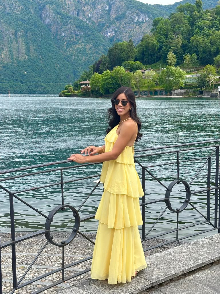 Iza às margens do Lago di Como, na Itália